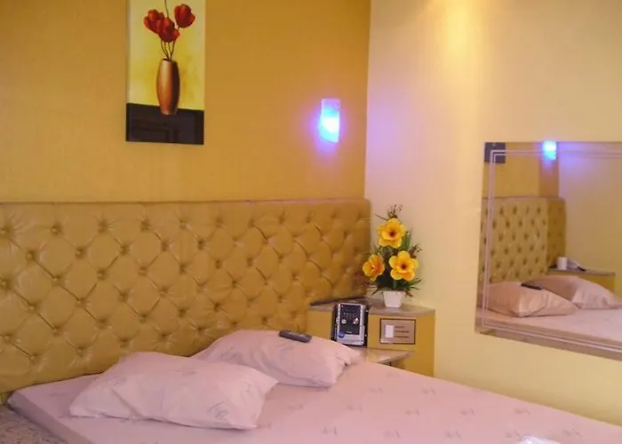 Motel Red Love